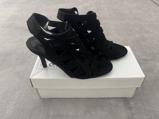 Zapatos de tacón negros talla 36