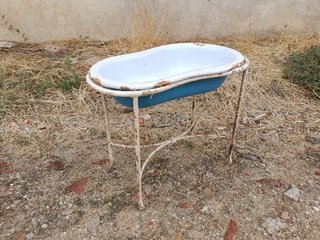 Bidé esmaltado alemão 1900 e suporte ferro forjado