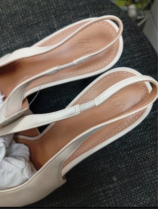 Salones destalonados H&M beige