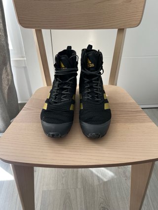 Zapatillas Adidas Boxeo Negro/Dorado