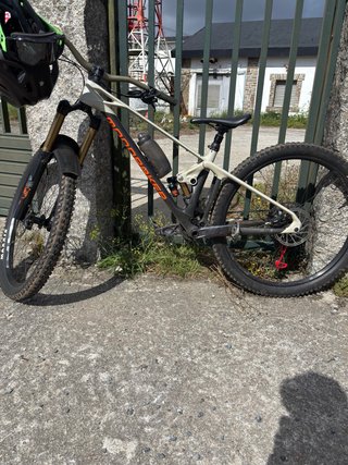 Bicicleta Enduro Mondraker Foxy Carbon RR 2024
