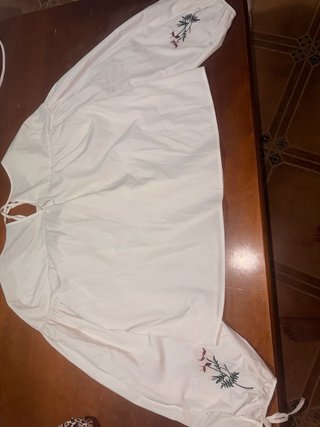 Camisa blanca mujer bordada