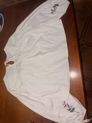 Camisa blanca mujer bordada