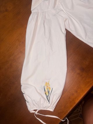 Camisa blanca mujer bordada