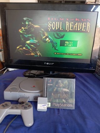 PlayStation 1 Gris + Legacy of Kain: Soul Reaver