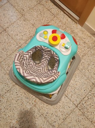 Andador bebé con mesa de juegos