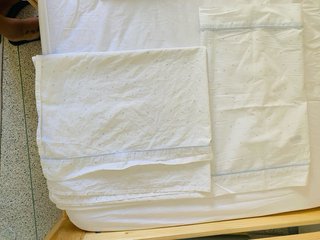 Relleno nórdico, funda y 2 sábanas encimeras.