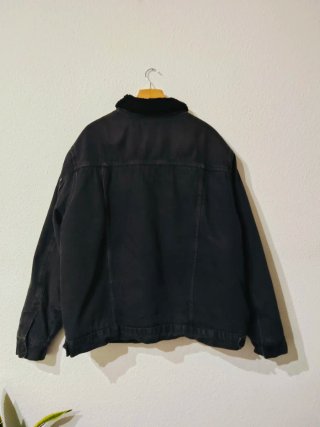 Chaqueta vaquera negra Primark con borreguito