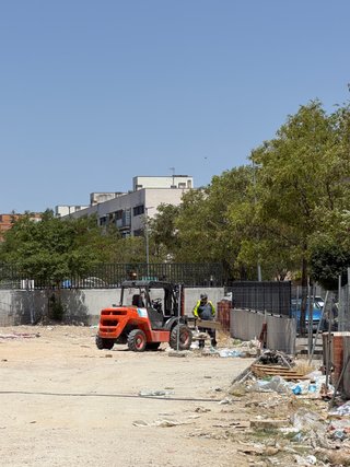 OFREZCO TRABAJO ALBAÑIL 1a y AYUDANTES.