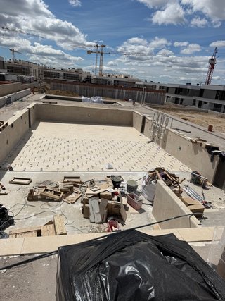 OFREZCO TRABAJO ALBAÑIL 1a y AYUDANTES.
