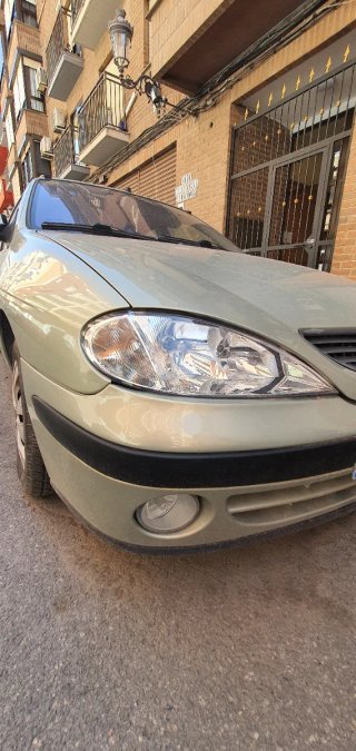 RENAULT MEGANE 1.4 16V AÑO 2002 (MOTOR A REPARAR)