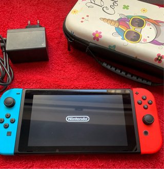 Nintendo Switch V2 + Funda de Viaje + Cargador