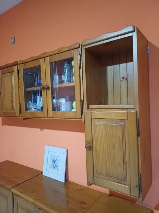 Mueble de madera modular vitrina y televisión
