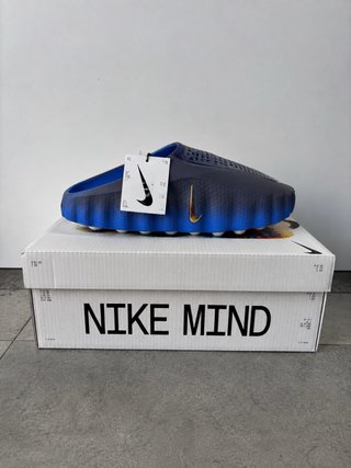 Nike Mind 001 Azul y Dorado