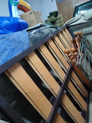 Cabeceros de cama de madera con somieres