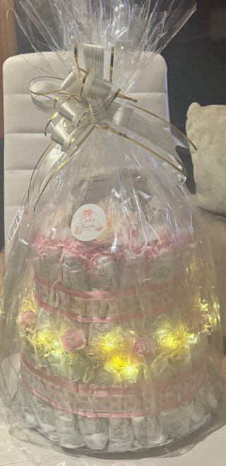 Tarta de pañales para niña