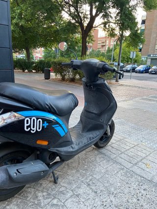 Piaggio Zip 49cc Scooter Negra y Azul  Con ITV