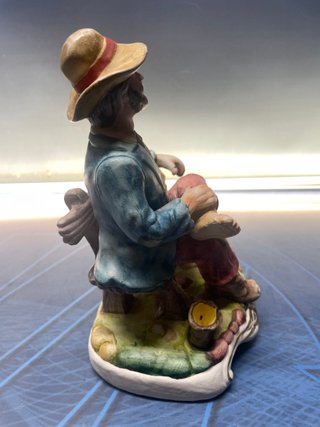 Figura Tipo Capodimonte, Vagabundo en el banco 20x17x12 CM