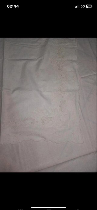 Lenzuolo Matrimoniale Ricamato a Mano e 2 federe