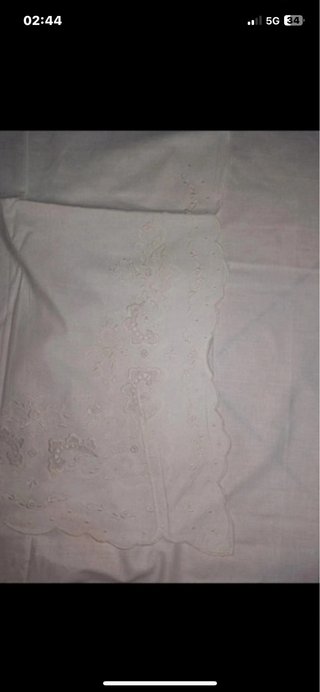 Lenzuolo Matrimoniale Ricamato a Mano e 2 federe