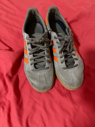 Adidas Spezial grises y naranjas