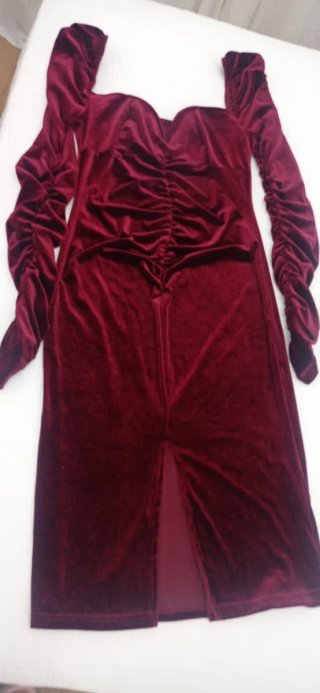 Vestido Terciopelo Rojo y Sandalias Negras