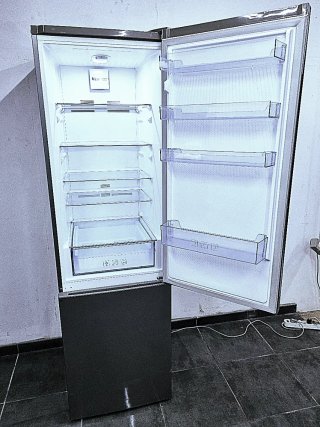 nevera beko gris A+++ no-frost 2 metros muy buena