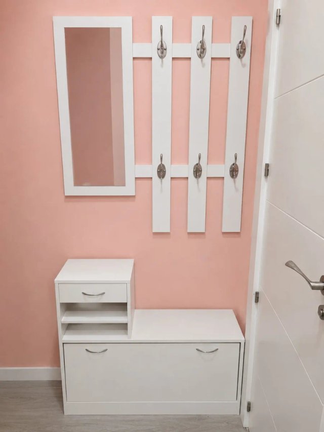 Mueble zapatero blanco con espejo