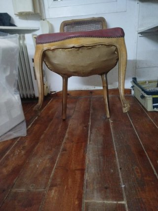 Silla Isabelina Roja y Madera