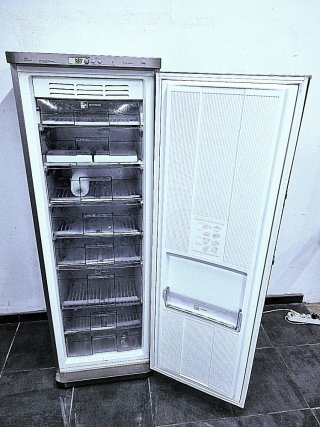 Congelatore verticale Fagor grigio A+ no-frost buono
