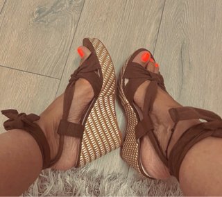 Sandalias de Cuñas Bimba y Lola Marrones