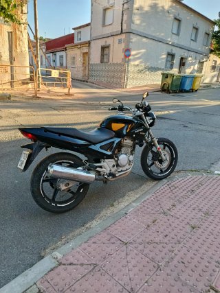 Honda CBF 250 Naked Negra