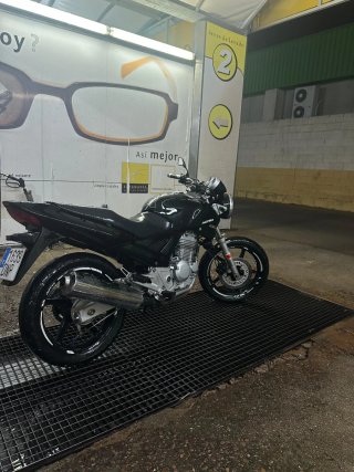 Honda CBF 250 Naked Negra