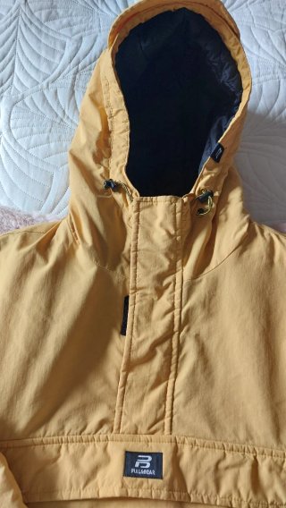 Chaqueta Pull&Bear Anorak Amarilla