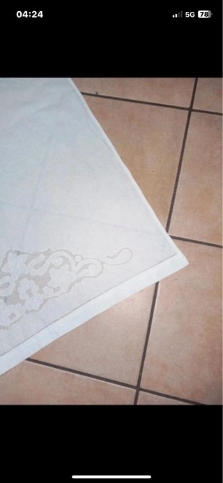 Asciugamano vintage misto lino ricamato