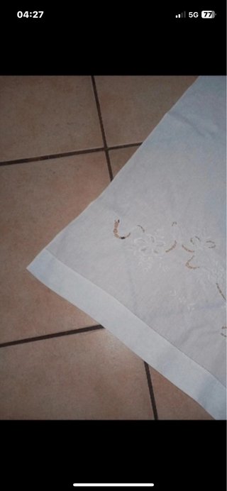 Asciugamano vintage misto lino ricamato a mano