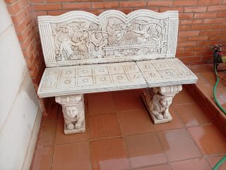 Banco de piedra tallada