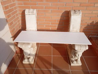 Banco de piedra tallada