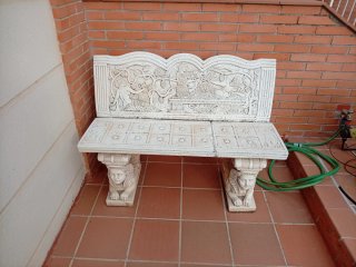 Banco de piedra tallada