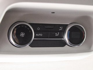 VOLKSWAGEN COMERCIALES CARAVELLE 2.5 EHYBRID PHEV SWB AUTO PREMIUM 233 5P 8 Plazas