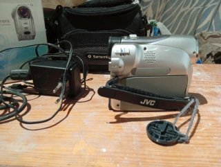 Videocámara JVC GR-D239E con accesorios