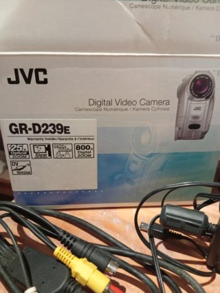 Videocámara JVC GR-D239E con accesorios