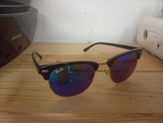 Gafas de sol Ray-Ban Clubmaster negras y doradas
