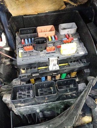 CAJA RELES / FUSIBLES Peugeot 5008 (06.2017->)