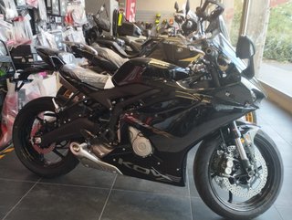 Kove 450 RR Negra Deportiva