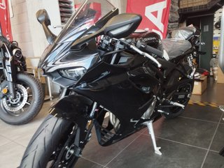 Kove 450 RR Negra Deportiva