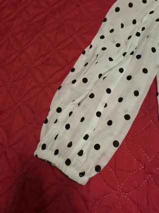 Blusa Stradivarius lunares blanca