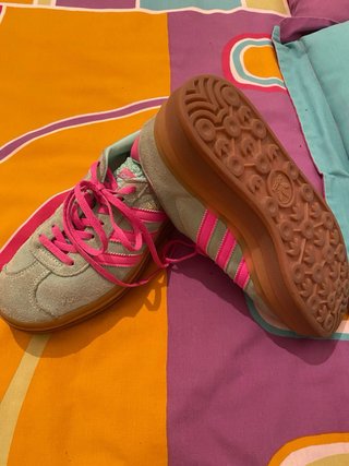Zapatillas Adidas Gazelle Rosa y Turquesa.