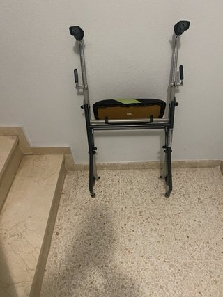 Andador con asiento y ruedas