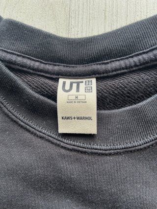 Sudadera Uniqlo x Kaws Negra